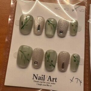 🌿 X74 Press-On Nail Set‎ – Leafy Green & Glitter Elegance